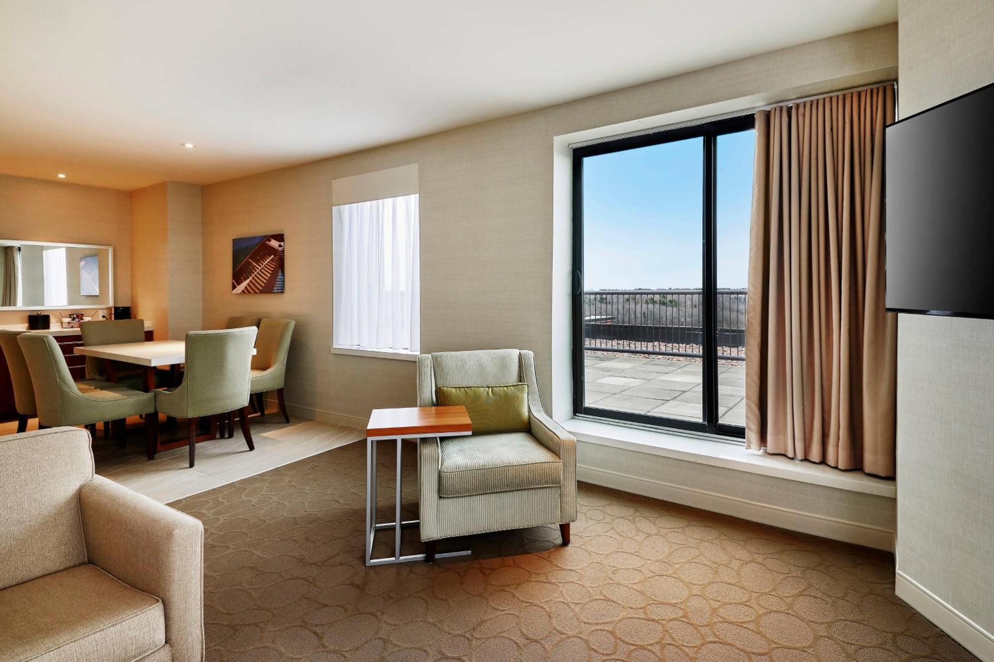 Delta Hotels By Marriott Dartmouth Bagian luar foto