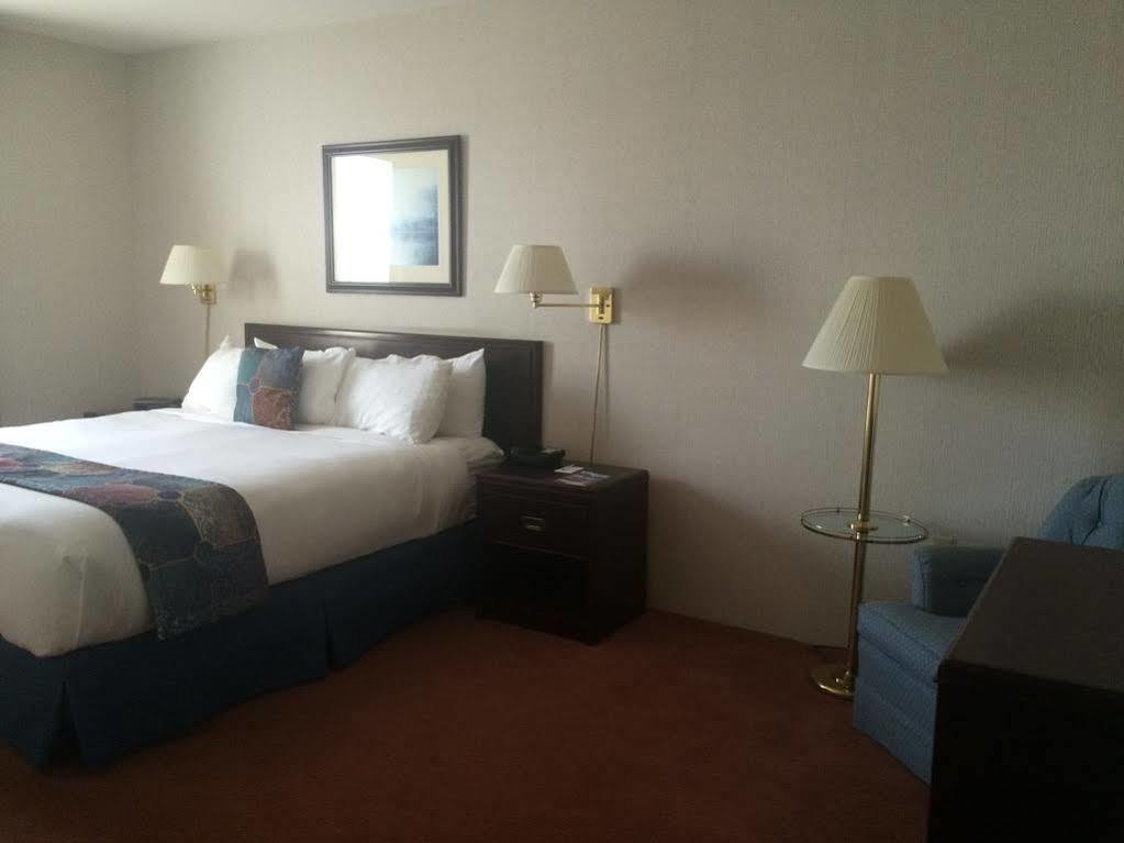 Delta Hotels By Marriott Dartmouth Bagian luar foto